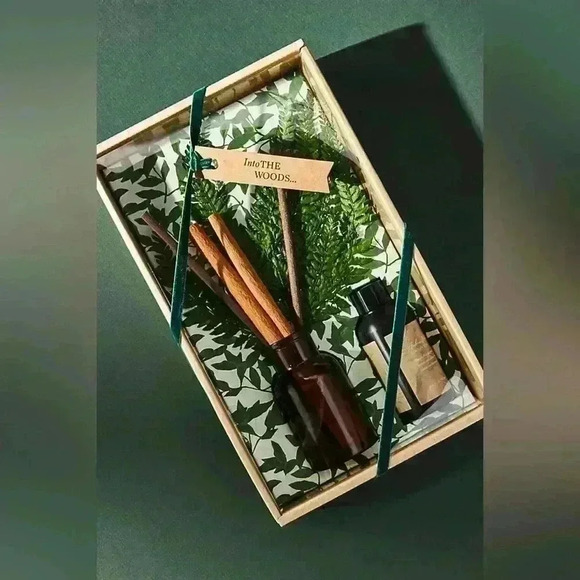 NEW Anthropologie Holiday Botanical Bouquet Diffuser 🌲 - Picture 1 of 5